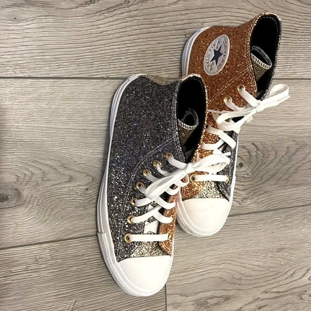 Converse Chuck Taylors. Sparkly stripes, gold grommets. W 8/M 6. Mint condition.